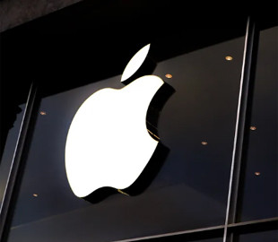 ЄС тисне, щоб Apple дозволила користувачам видаляти App Store