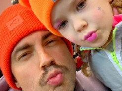 Шестирічна донька Бєднякова зворушила виконанням хіта "Ой у лузі червона калина"