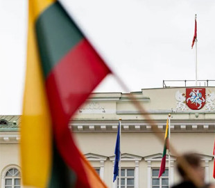 У Вільнюсі оголосили «замінування» президентського офісу та міністерства — Delfi