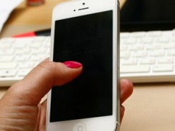 iPhone посмеялся над своей плачущей хозяйкой