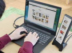 В Японии представили компактный монитор для соцсетей