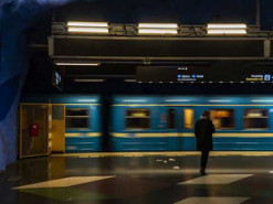 В столичном метро полицейские проверяют COVID-сертификаты у пассажиров (ФОТО)