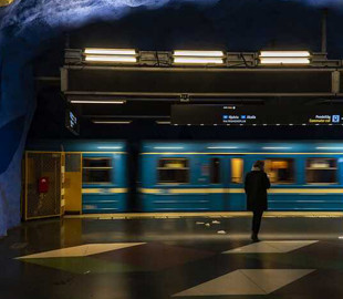 В столичном метро полицейские проверяют COVID-сертификаты у пассажиров (ФОТО)