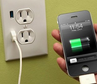 Эксперты рассказали об опасности использования смартфона при его зарядке