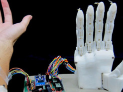 Японские ученые создали протез с искусственным интеллектом