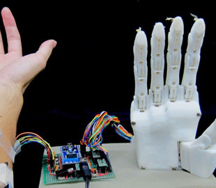 Японские ученые создали протез с искусственным интеллектом