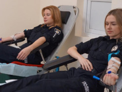 Для порятунку життя: Поліцейські Бучанщини стали донорами крові