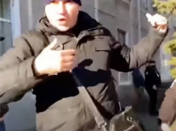 Угрожали ножом и забрали телефон. В Днепре напали на съемочную группу Михаила Ткача