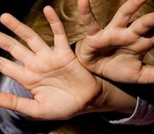 На Житомирщині батька-вихователя підозрюють у розбещенні малолітніх