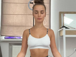 Пігулка від депресії й тривоги: Ксенія Мішина розповіла про медитацію у своєму житті