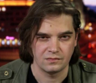 В Москве по статье о "дискредитации" армии РФ задержан журналист Левкович