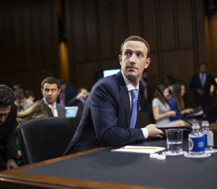 Американський регулятор планує знову викликати Цукерберга для дачі свідчень