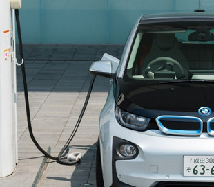 Исследование развенчало миф о равном вреде электрических и бензиновых машин