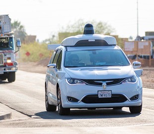 Жители Аризоны нападают на роботакси Waymo