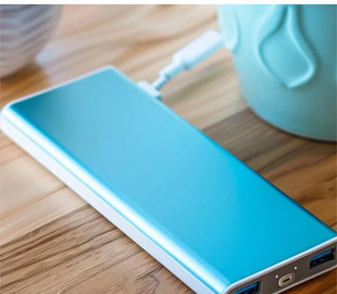 В літаках заборонили користуватись павербанками: що потрібно знати пасажирам