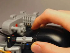 Техніка не витримує: новий гаджет клацає мишею з шаленою швидкістю