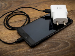 Учёный изобрёл технологию дезинфекции масок с помощью зарядки для телефона