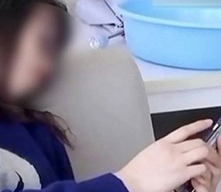 Китаянка доигралась в телефон до операции на мозге, очнулась и взялась за старое