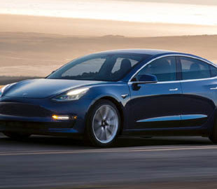Tesla Model 3 названо бестселлером серед електрокарів у 19 країнах світу
