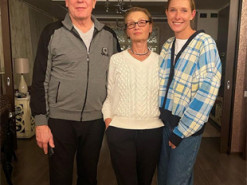 Катя Осадча показала рідкісне фото з батьками