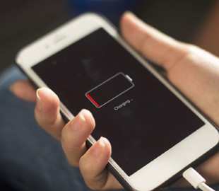 На сколько циклов зарядки рассчитан iPhone