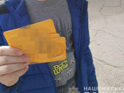 В Днепре мужчина приспособил сына торговать фальшивыми спецпропусками через Instagram