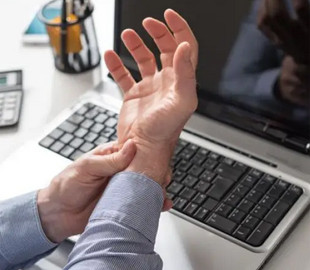 Ортопеды рассказали, какие проблемы могут возникать из-за использования гаджетов