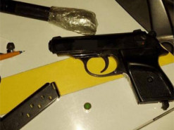 В центре Черноморска подросток гулял с оружием, которое купил через интернет