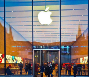 Apple буде передавати дані користувачів правоохоронним органам, але тільки через суд