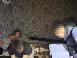 Виманювали гроші в родин зниклих безвісти захисників: затримано п’ятьох шахраїв