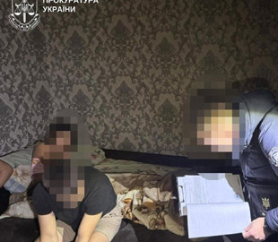 Виманювали гроші в родин зниклих безвісти захисників: затримано п’ятьох шахраїв
