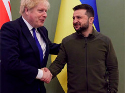 Ревнощі до Макрона та Картка киянина Джонсону: візит прем’єра Британії став мемом