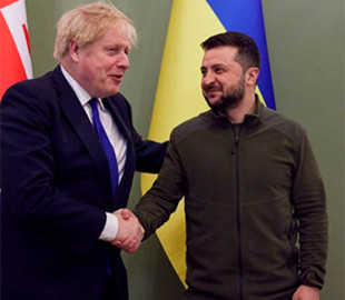 Ревнощі до Макрона та Картка киянина Джонсону: візит прем’єра Британії став мемом