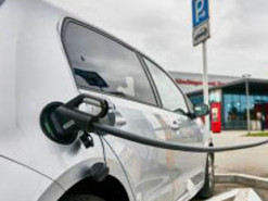 Электромобили оказались выгоднее бензиновых авто