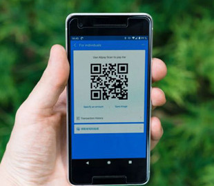 Эксперты рассказали, как можно лишиться денег после сканирования QR-кода