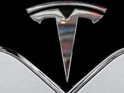 Автопилот Tesla теперь распознает сигналы светофора