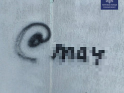 Полицейские задержали двух подозреваемых в рекламе интернет-наркотиков