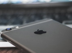 Украинцев на карантине могут начать контролировать через смартфоны