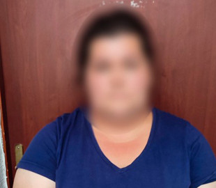 У Києві засудили жінку, яка під виглядом адвоката виманювала гроші у громадян