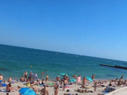 Пару, которая устроила интим на одесском пляже, отправили под домашний арест