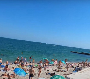 Пару, которая устроила интим на одесском пляже, отправили под домашний арест