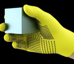 Эволюция ИИ: роботы станут умнее благодаря специальным перчаткам