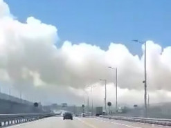 Над Кримським мостом помітили густий дим