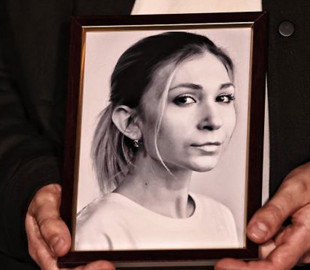 В Україні оголосили підозру начальнику СІЗО в Росії, де закатували журналістку Рощину