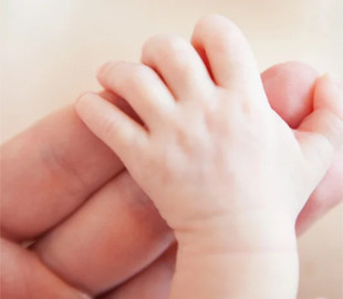 Американський стартап використовує ШІ для створення ембріонів. Перші діти вже народилися