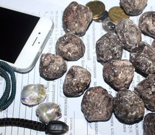 Маскував наркотики під каміння: у Києві спецпризначенці затримали чоловіка