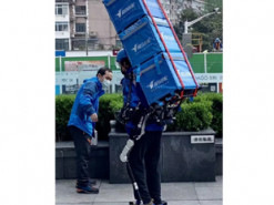 В Китае начали тестировать экзоскелет для курьеров