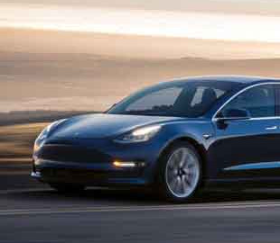 Хакери зламали Tesla і розблокували приховану потужність електрокара