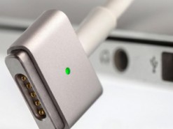С Apple судятся из-за искры от адаптера питания MacBook