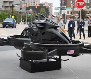 На автосалоні у США продемонстрували летючий мотоцикл з Японії